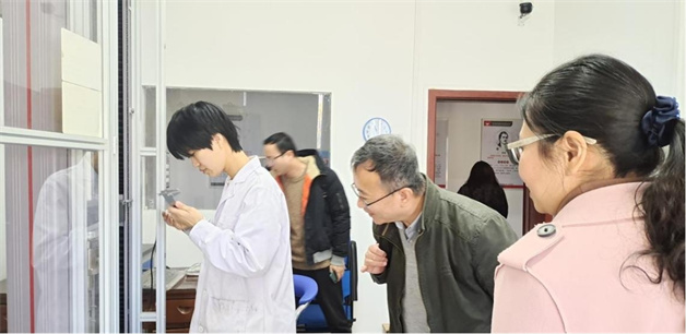 南京航空航天大學來株洲世林膠業進行技術交流